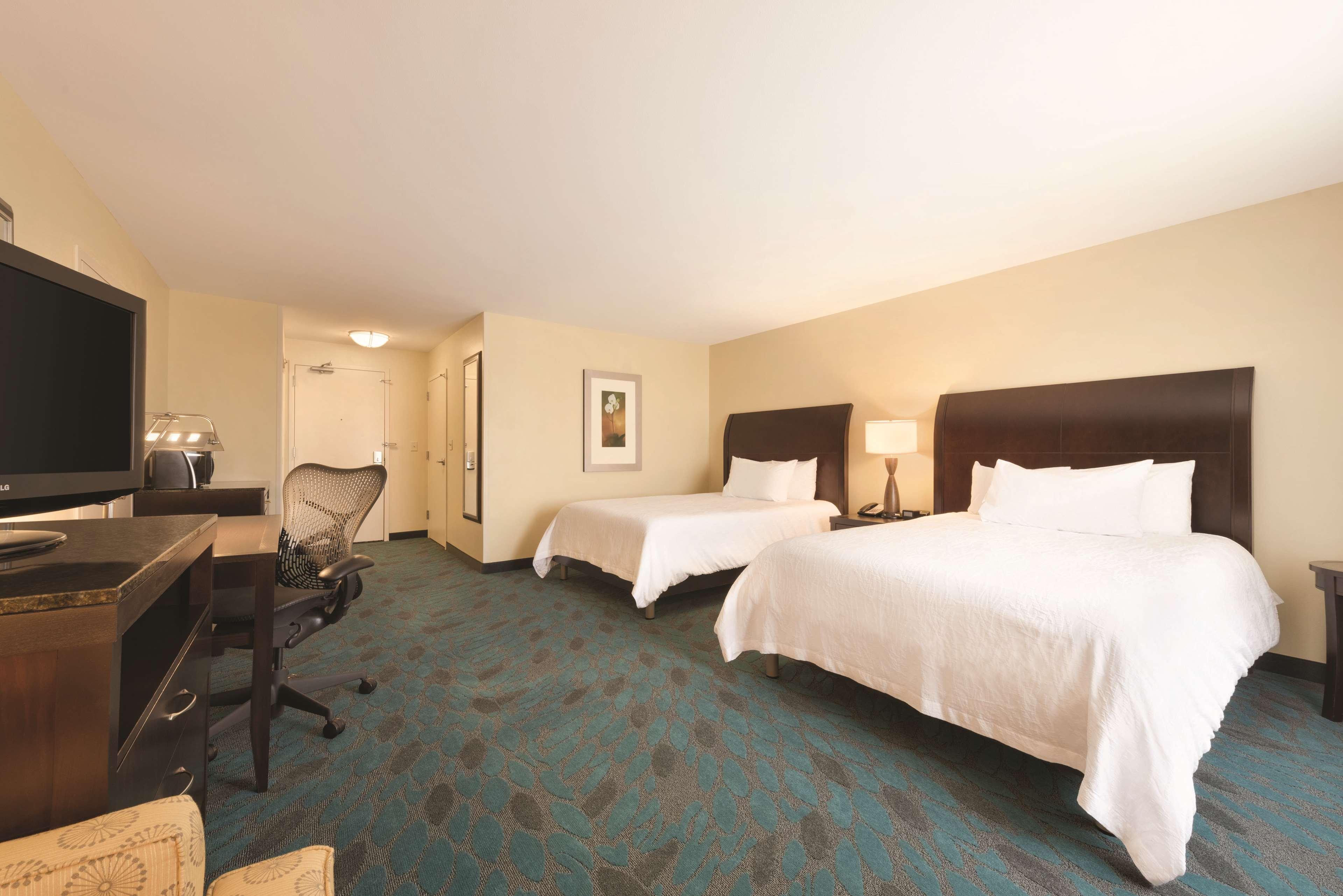 Hilton Garden Inn Fargo Extérieur photo
