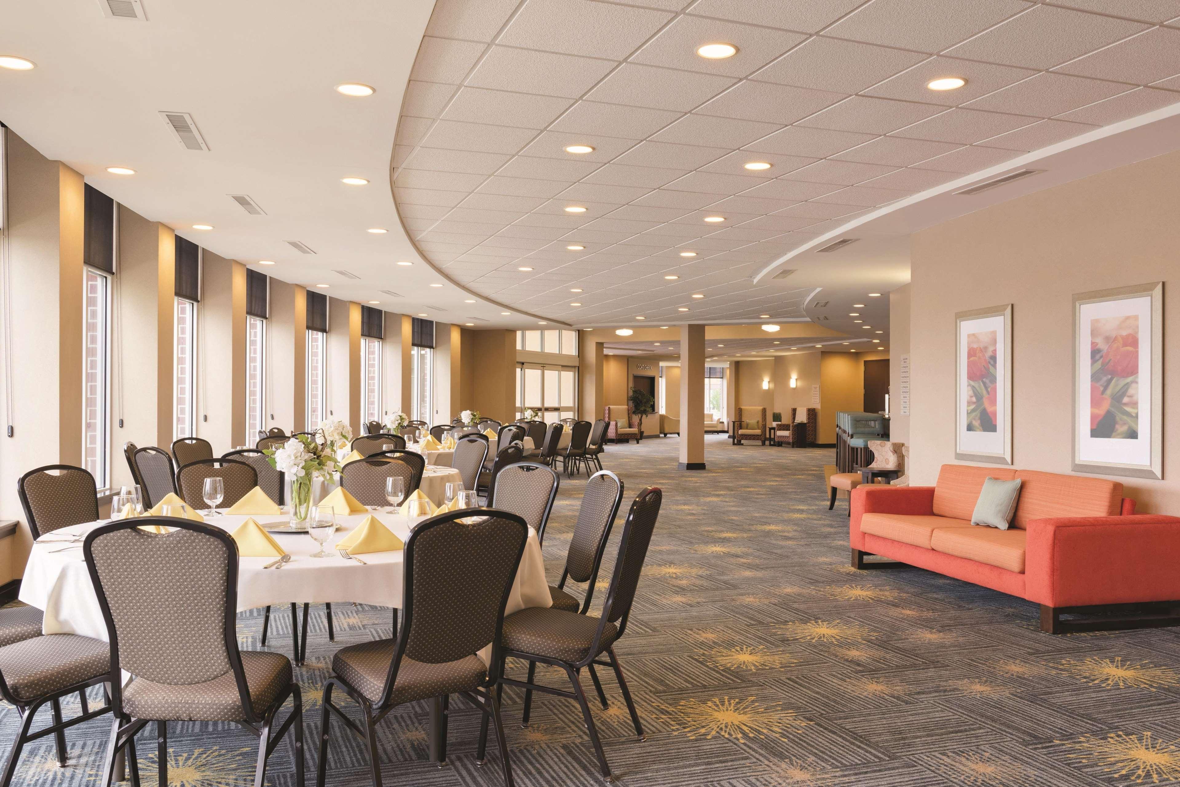 Hilton Garden Inn Fargo Extérieur photo